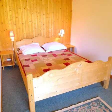 シャレー With Balcony In The French Alps *