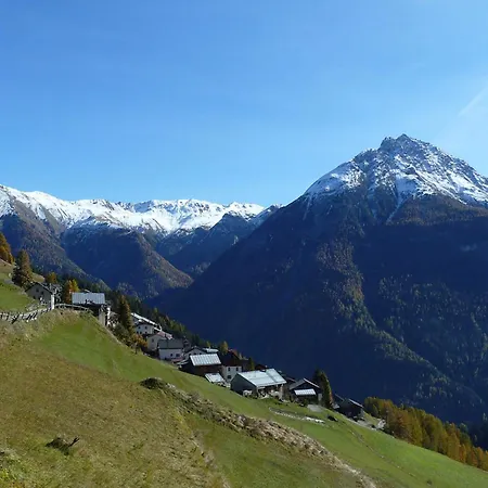シャレー With Balcony In The French Alps